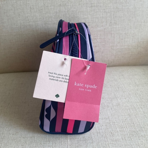 Kate Spade Striped Lip Print Nylon Dome Cosmetic Case NWT - Picture 4 of 8